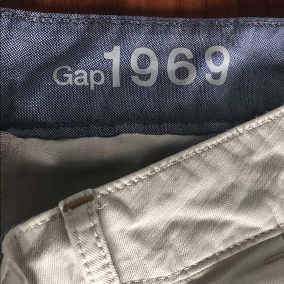 Gap Khaki Shorts - Picture 4 of 5